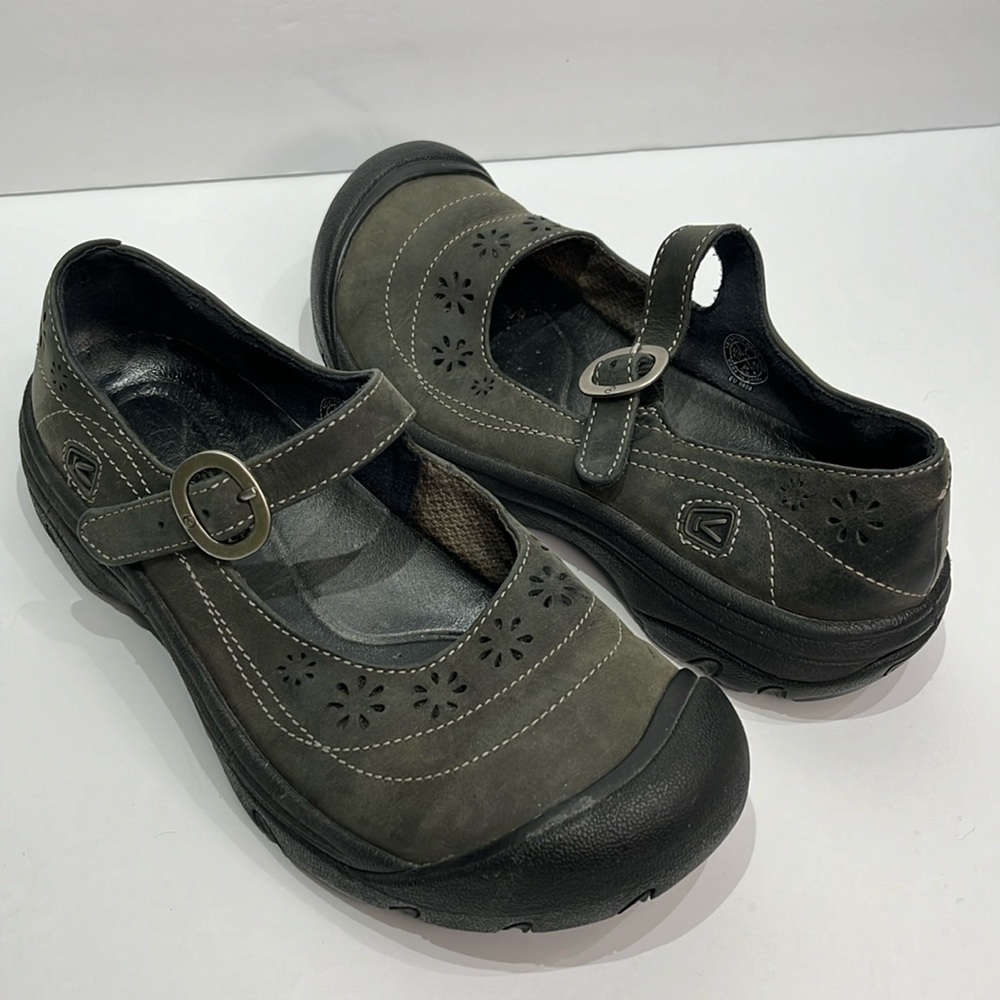 Keen Mary Jane shoes size 7